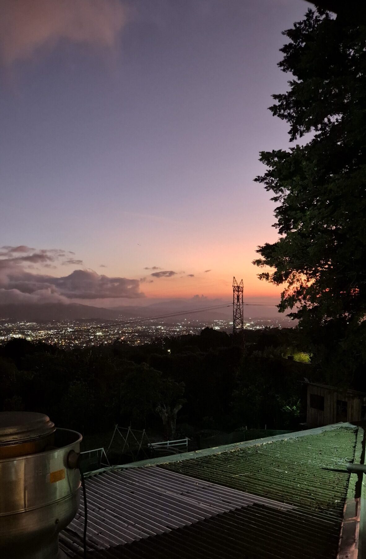 Sonnenuntergang über San José,  Costa Rica